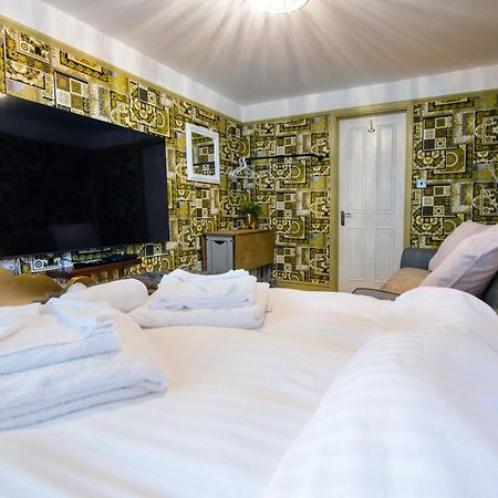 Deluxe 2 Bed Versace Bungalow Hot Tub, Sky Tv, Cinema Screen Saffron Walden Zewnętrze zdjęcie