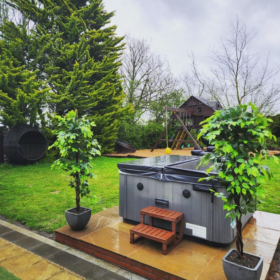 Deluxe 2 Bed Versace Bungalow Hot Tub, Sky Tv, Cinema Screen Saffron Walden Zewnętrze zdjęcie