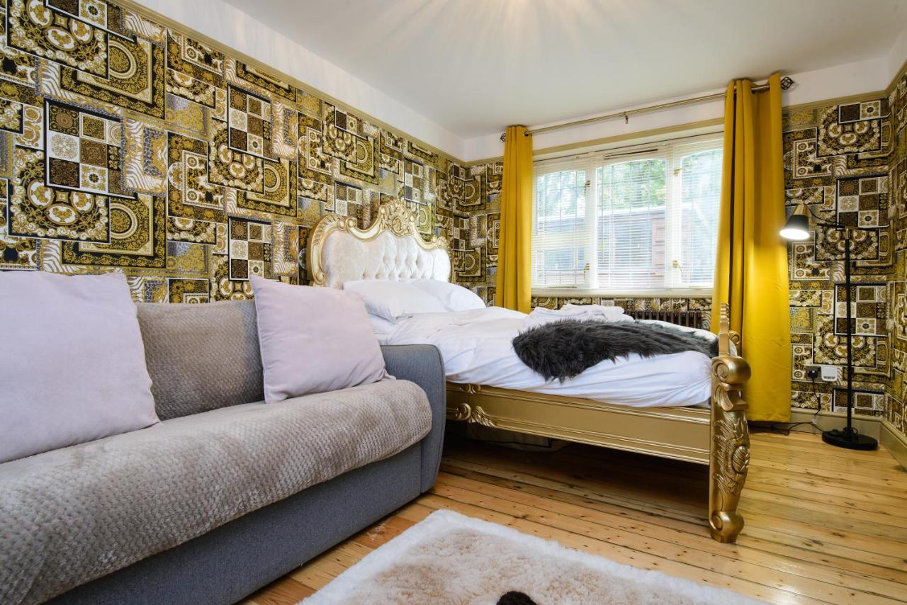 Deluxe 2 Bed Versace Bungalow Hot Tub, Sky Tv, Cinema Screen Saffron Walden Zewnętrze zdjęcie
